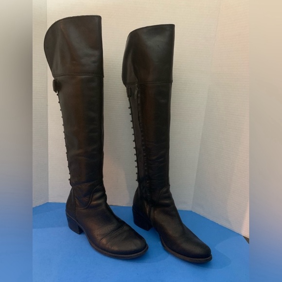 Reposhing Gorgeous USED Vince Camuto Black Boots size 8.5. Too small for me🥹 - Picture 6 of 7